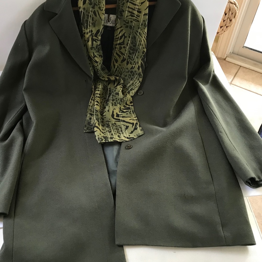 Green100% wool 2-piece pants suit, size 12, with Scarf & Silk iBlouse